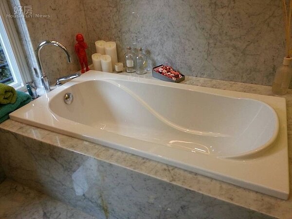 7. Becky喜歡泡澡,按摩浴缸一定少不了。