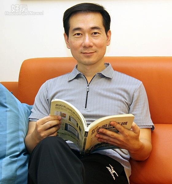 1.民視資深新聞主播許仲江，在兩年前砸下近1,400萬入住位於桃園南崁中悅花園廣場的83坪豪宅。