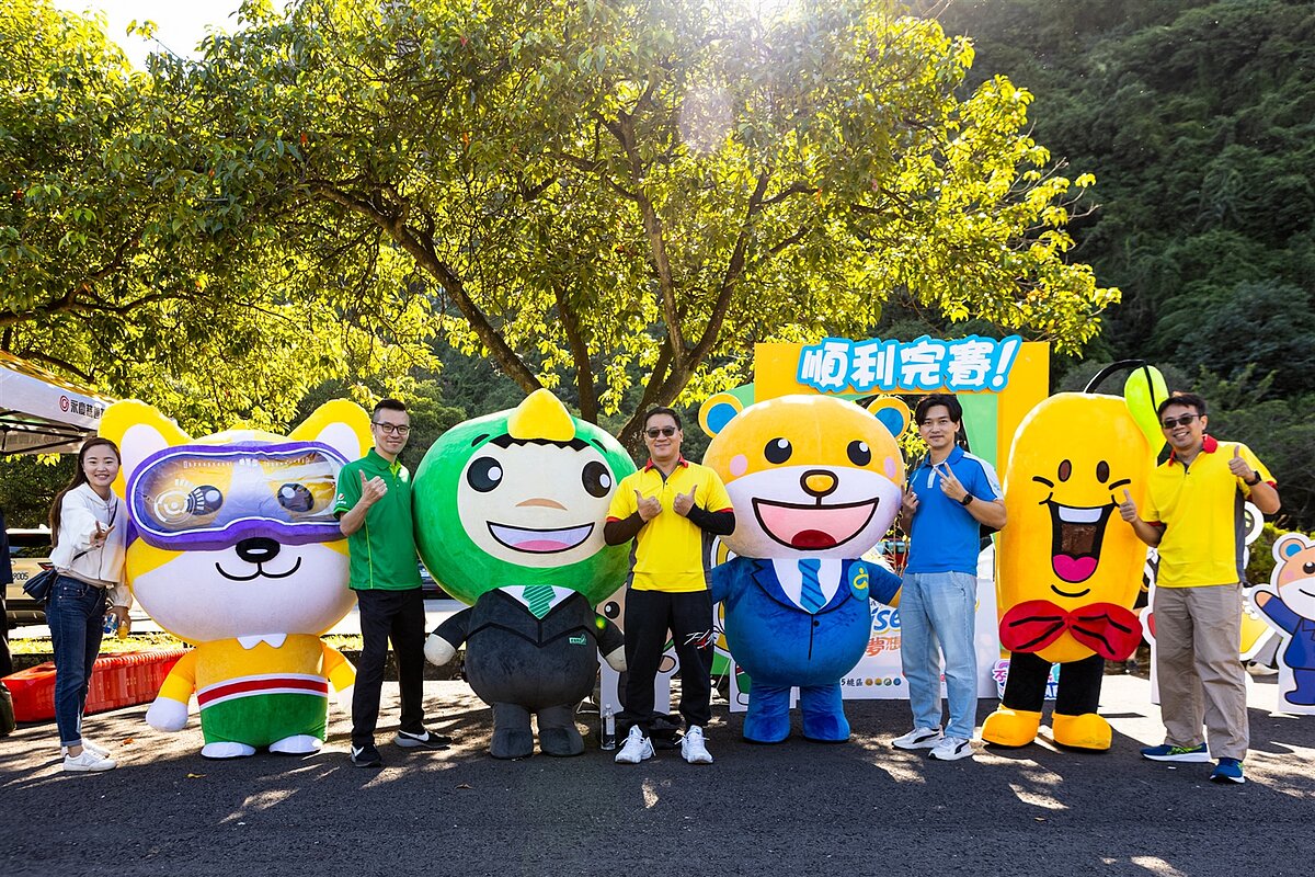 永慶加盟四品牌吉祥物全員到齊,吸引同仁開心合照、分享到FB粉絲頁,贏得最多讚數的、有機會獲得1千元紅包獎勵。圖/永慶房產集團提供