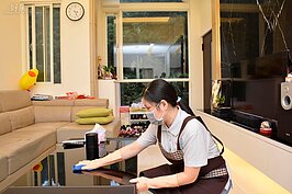 輕鬆掃除步驟１：工欲善其事，必先利其器

清掃工具是必須先準備好的，例：毛髮清除器、3M除膠劑、伸縮長桿、玻璃刮刀、3M水垢鏽斑劑、好用的拖把等等