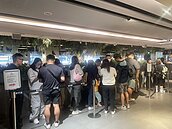 桃園颱風假百貨賣場街道店面人潮兩樣情　優劣全看一關鍵