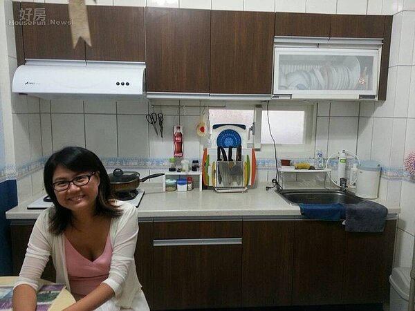 5.廚房裡的水波爐、微波爐、電磁爐都是朋友汰舊換新;就連砧板跟盤架,也全都是從臉書募來的。