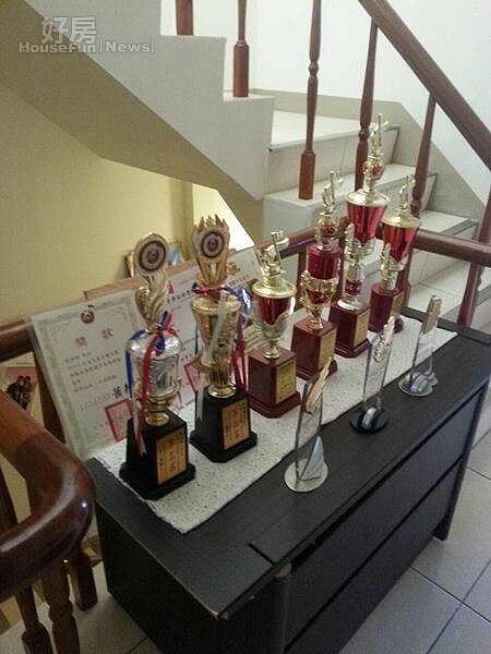 7.女兒青青愛法國號,來宜蘭後功課少了、獎狀變多了。