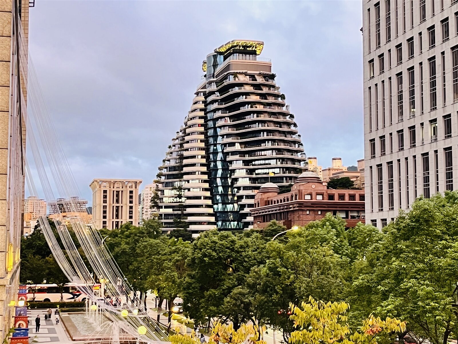 中工陶朱隱園遭砍價,最終以11.1億元成交,買家大砍9000萬元。圖/本報資料照片