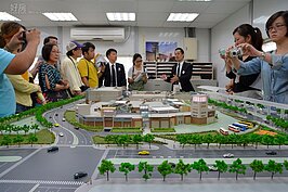 車程距離機場十分鐘，高鐵15分鐘；兩排道路設計寬廣，可紓解大量車潮，加上機場與高鐵加持，未來潛力十分令人看好。