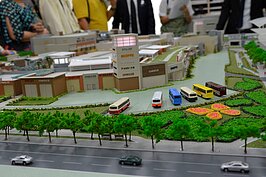 高達2500個停車位可容納大量觀光人潮。