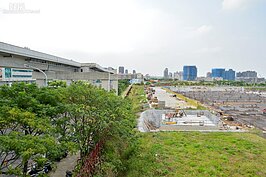 基地周圍其中一邊就是捷運沿線。