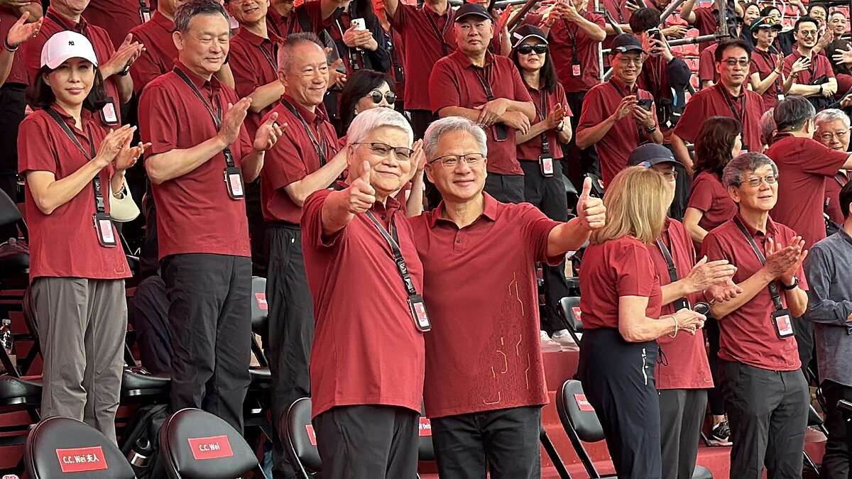 台積電董事長魏哲家與輝達執行長黃仁勳8日同時出席台積電運動會。記者朱子呈／攝影
