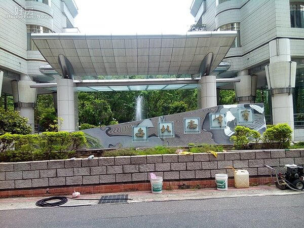 3「台北高峰會」有著前後大門設計,雖然屋齡18年卻依舊新穎。