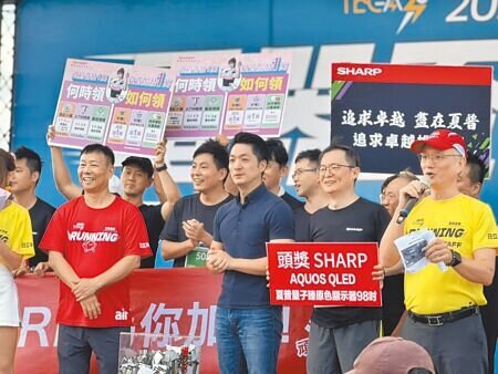 
台北市長蔣萬安（前中）希望輝達在台北市成立分公司，他9日透露市府已向輝達轉達想法，輝達目前正在評估。（徐佑昇攝）
