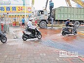 通勤時段排積水　阻交通惹民怨
