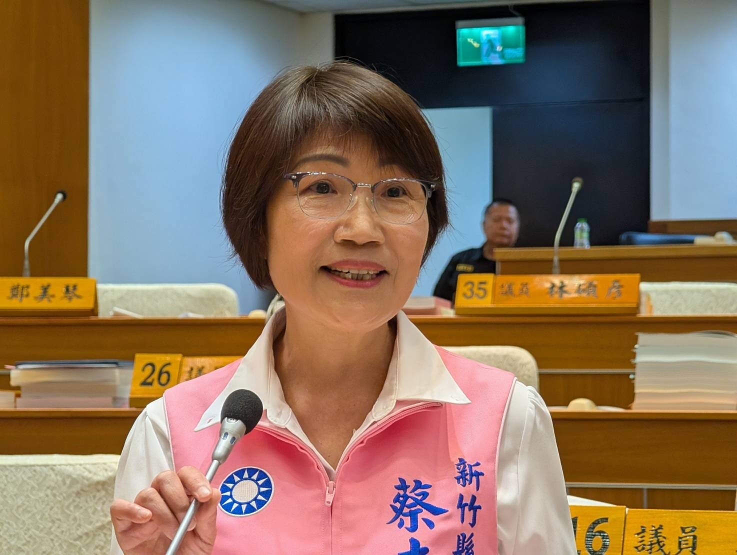 議員蔡志環形容新竹縣產業「30年如一日」，她除了關切竹北市西區的家樂福退場後的招商，也質詢台知園區的開發進度。記者吳傑沐／攝影 