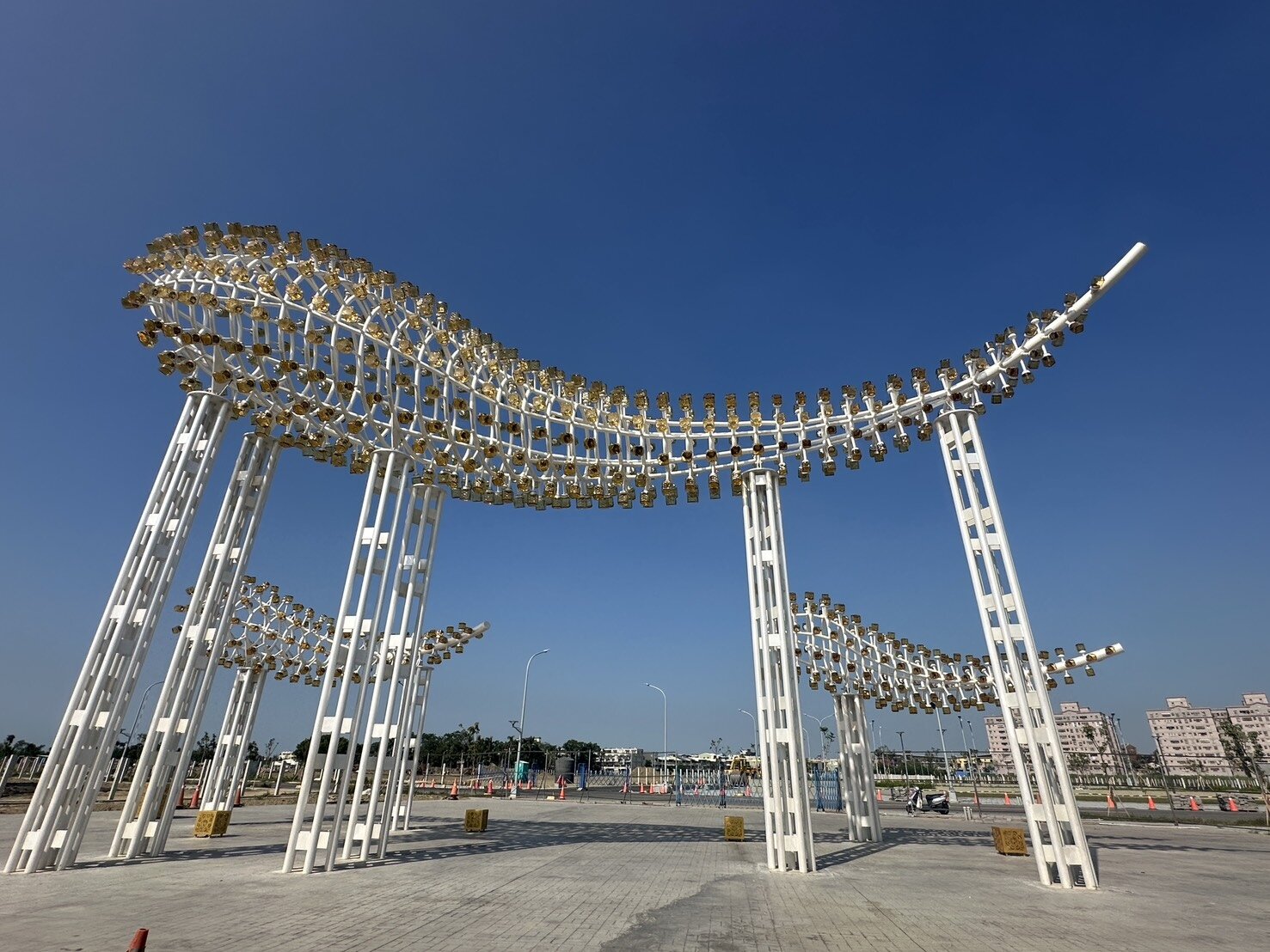 北港糖廠內藝術家楊士毅創作的「光之祥雲」即將完工，將成雲林打卡新景點。記者蔡維斌／攝影 