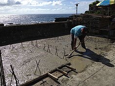 好不容易整出平地。