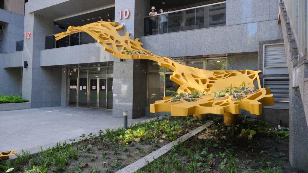 都更後的『斯文首善』公共藝術作品「生命的總合」,已於今年進場設置。圖/家的形狀臉書