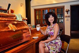 趙孟琳是規劃整棟保安捌肆營運的人，主業是設計師同時為畫廊的經營者，以＂幸福建築、藝術療癒＂為理念來規畫整棟的設計
。