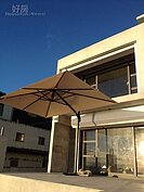 這個觀景台，正對著美麗的海洋。