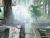 雲林縣長官邸前　清淤挖斷瓦斯管線外洩