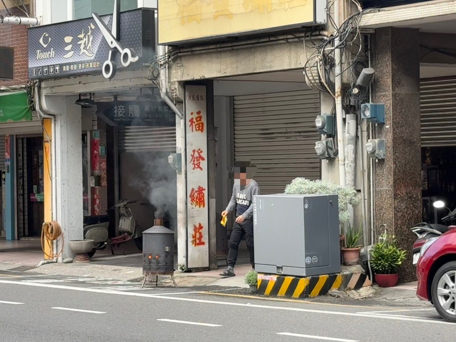 台南、高雄今年有4起焚燒金紙案件，均依違反社維法移送法院，簡易庭均不罰，南部基層員警直批「根本擾民」。記者袁志豪／攝影 