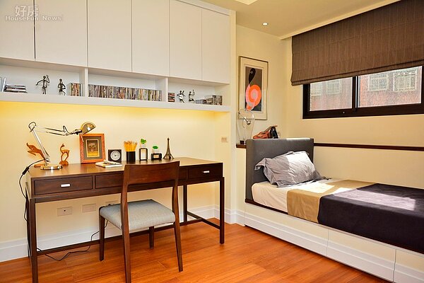 易碎擺飾品底座要固定,地震來時才不易掉落砸傷人(好房網News記者 陳韋帆/攝影)