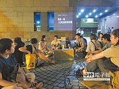 睡北市府門口　捍衛台北機廠