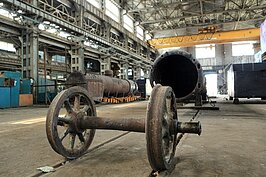 轉向架下的鋼輪，成為藝術展示的作品之一。