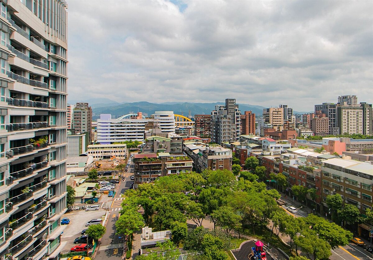 台北公寓逆襲!「這4區」買氣完勝大樓 價差最高近5成 永慶比較台北市12行政區住宅大樓與公寓價差幅度,其中信義區價差最明顯,逼近五成。房市示意圖/永慶房產集團提供