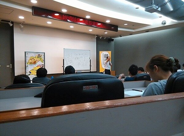 投資客帥過頭日前在新北市政府舉辦講座課程(好房網News記者蘇彥菱/攝影)