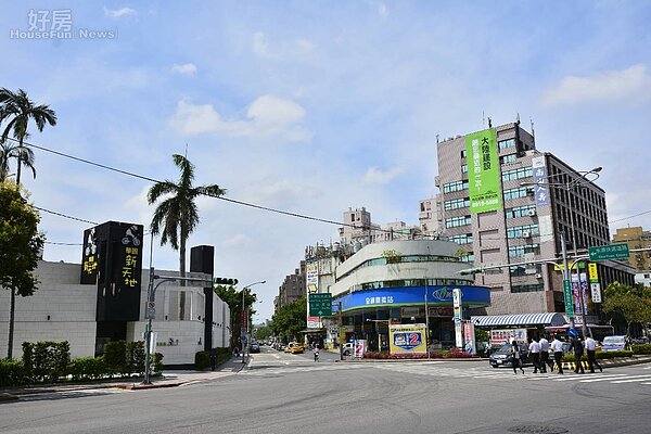 政府與民間合作的地上權開發案大多有規劃開放式公共設施,附近住戶因此受惠。(好房網News記者陳韋帆╱攝)