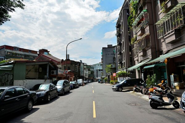 華固新天地旁附近的巷道街景。（好房網News記者 陳韋帆／攝影）