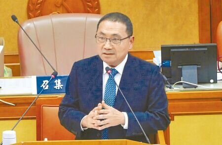 
新北市長侯友宜到議會做明年總預算報告，爭取議會支持。（吳嘉億攝）
