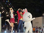 女神現身！李雅英出席新北耶誕城開城儀式　馬戲大秀、光雕點亮盛典