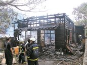 基隆市高遠新村大火　燒毀4木造平房