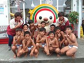 蘭嶼超商開賣　丁字褲童鮮嘗關東煮