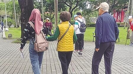 台灣邁入超高齡社會,多數人希望從職場退下,仍能享有不間斷的被動收入。圖∕本報資料照片