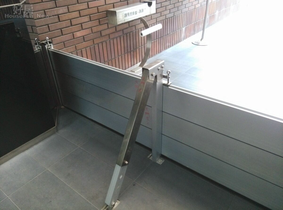 防水閘門。(好房網News記者蘇彥菱/攝)