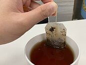 茶包「隱藏用法」曝光！專家證實：玻璃水漬、油膜全消失