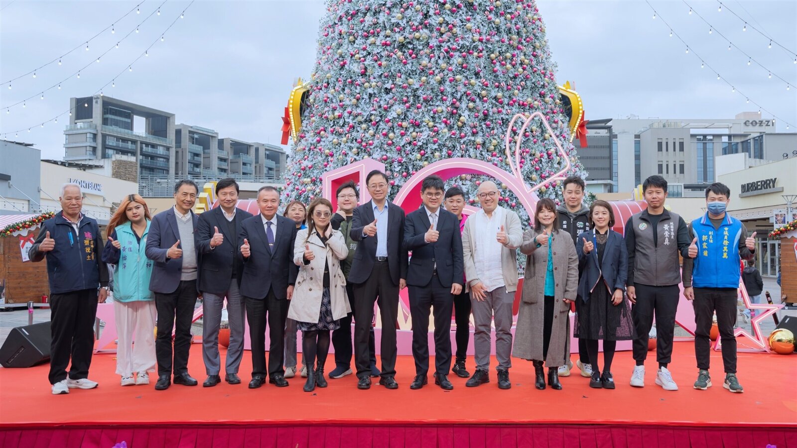 「華泰名品城10周年聖誕村」宣傳記者會。圖：市府提供