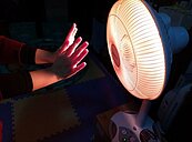 電暖器、冷暖氣機哪個好？內行首推這台：用過回不去