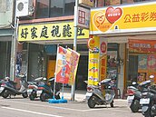 苗栗廣告車占用停車格　一停就一年