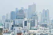 臭氧濃、廢氣多　台中一片霧濛濛