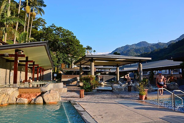 大板根因探鑽地質發現地下含有豐富的溫泉資源,因而得到溫泉宅資源。(好房網News記者 陳韋帆/攝影)