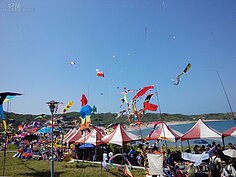 原來風箏節除了比賽的風箏之外，攤商所販售的風箏也十分吸睛。