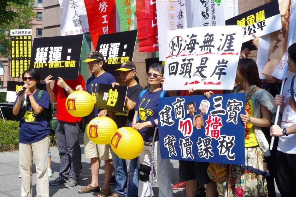 巢運為「建商三寶」點光明燈(取自巢運臉書)