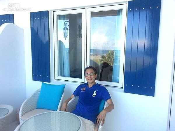 1. 因為喜歡希臘愛琴海的風格，整形醫師張炯銘在宜蘭蓋了間地中海風的度假屋。