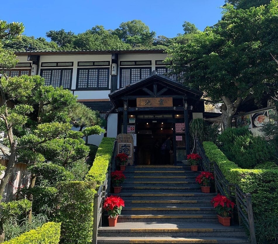 北投知名溫泉業者皇池溫泉會館遭爆料建築物違建多年，今年被市府要求拆除後，又偷偷重蓋。圖／取自業者臉書