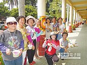 幾何風彩繪柱　阿嬤畫的