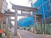 桃園大溪56年牌坊恐拆移　居民不捨