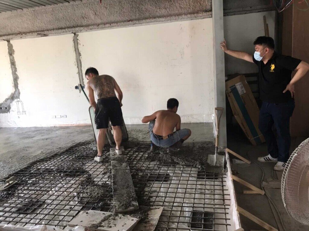 購屋後計畫全室裝修的人,不妨趁拆除後好好診斷屋況,圖為施作隔音工程。圖/芬格設計