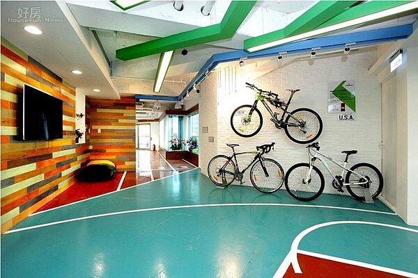 1.先勢公關新落成的辦公室,入口處就擺放了美利達自行車,而使之成為最鮮明的客戶商品展示場。